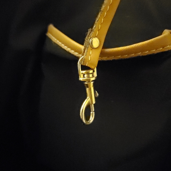 Giani Bernini Saffiano Satchel Minimalist  Trendy Black Faux Leather - Picture 2 of 8